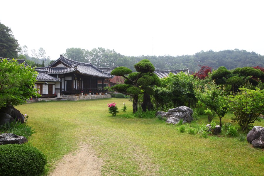 봉정사 부근 학봉종택