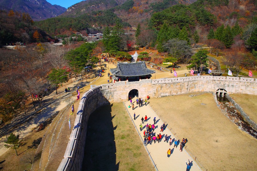 하늘에서 본 문경새재 관문과 성벽