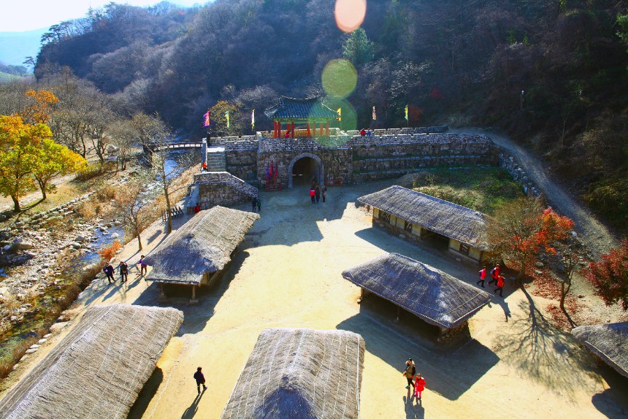 하늘에서 본 문경새재도립공원 한옥 건물