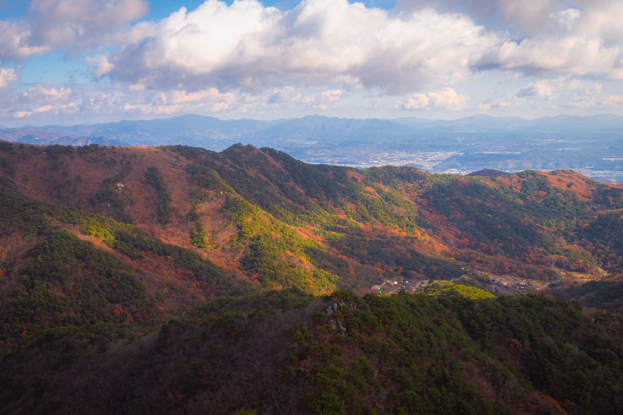 겹겹이 이어진 팔공산 능선