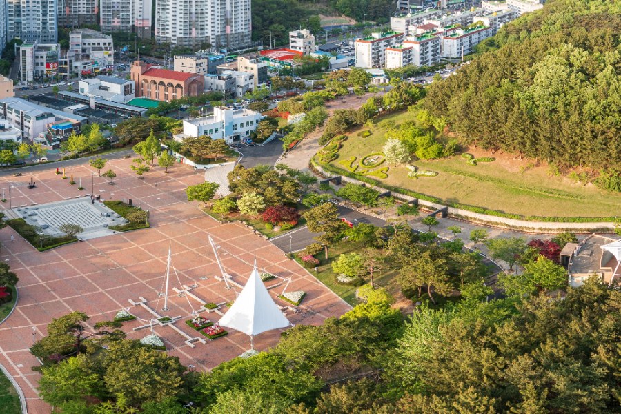 환호공원 광장과 산책로