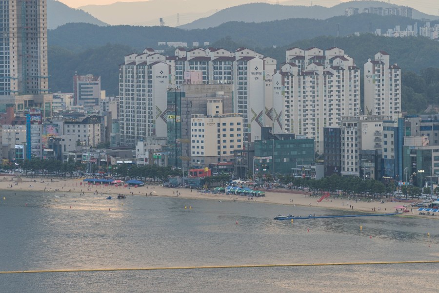 영일대해수욕장 백사장과 도심